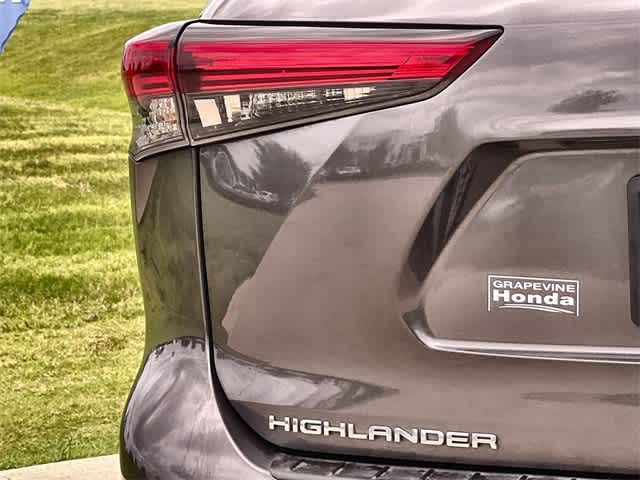 Thumbnail: 2022 Toyota Highlander - 8