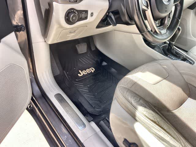Thumbnail: 2019 Jeep Cherokee - 3