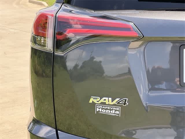 2018 Toyota RAV4 XLE 8