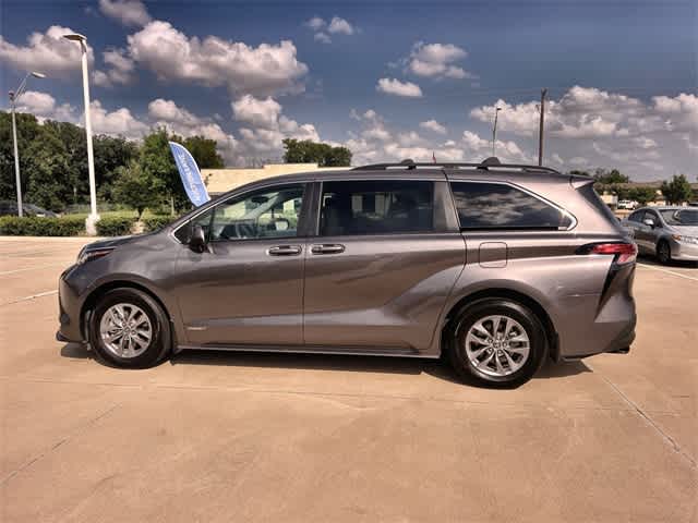 Thumbnail: 2021 Toyota Sienna - 4