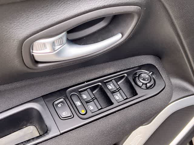 Thumbnail: 2020 Jeep Renegade - 30
