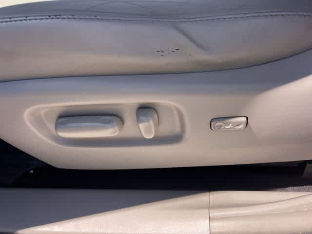 Thumbnail: 2013 Toyota Highlander - 30