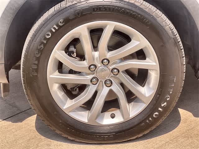 Thumbnail: 2017 Land Rover Discovery Sport - 9