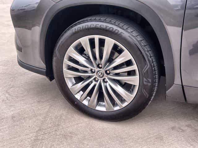 Thumbnail: 2023 Toyota Highlander - 9