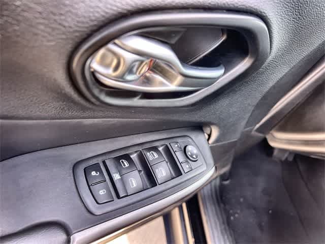 Thumbnail: 2021 Jeep Cherokee - 30