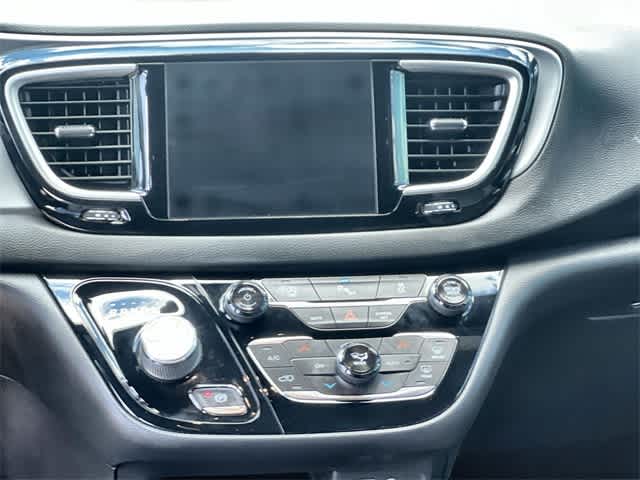 Thumbnail: 2020 Chrysler Pacifica - 18