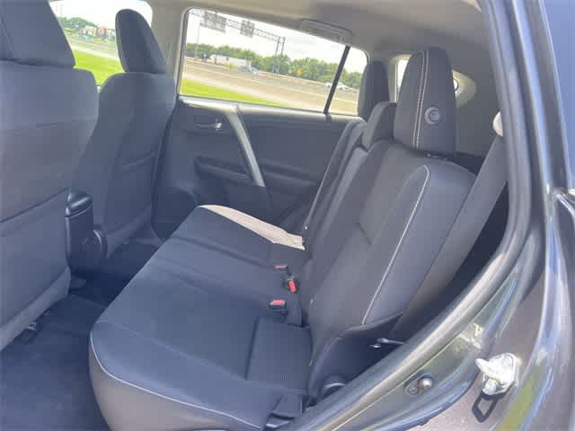2018 Toyota RAV4 XLE 14