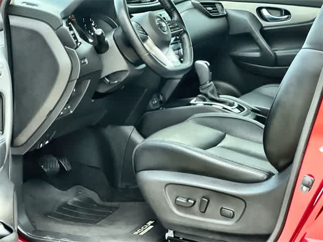 Thumbnail: 2020 Nissan Rogue Sport - 3