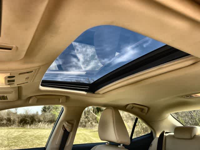 Thumbnail: 2015 Lexus IS - 32