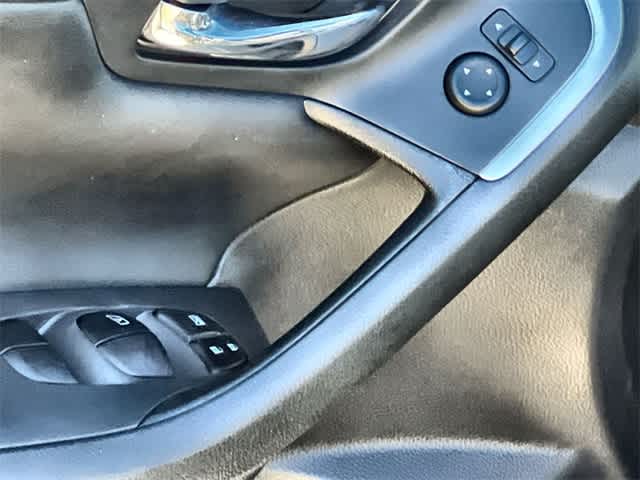 Thumbnail: 2017 Nissan Altima - 30