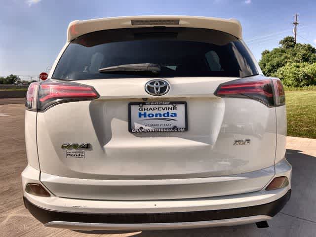 Thumbnail: 2018 Toyota RAV4 - 6