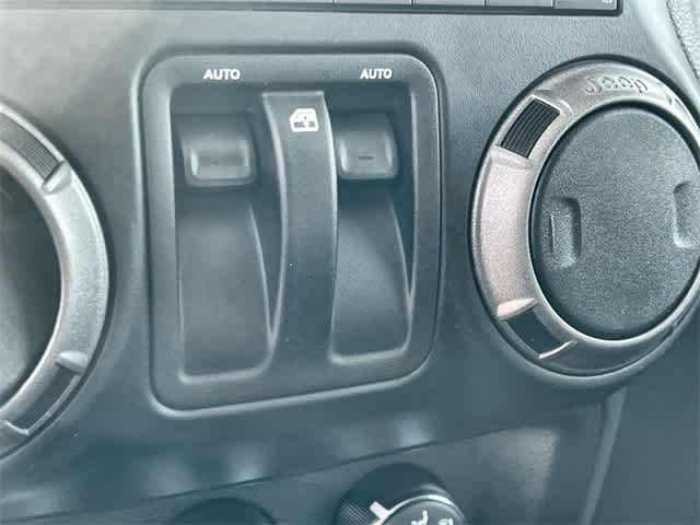 Thumbnail: 2017 Jeep Wrangler - 27