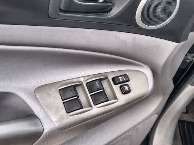 Thumbnail: 2010 Toyota Tacoma - 29