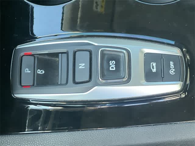 Thumbnail: 2017 Honda Pilot - 16