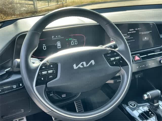 Thumbnail: 2023 Kia Niro - 17