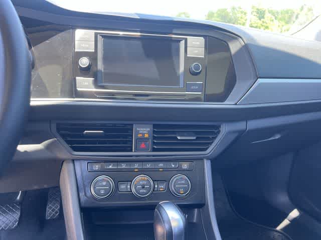 Thumbnail: 2019 Volkswagen Jetta - 18