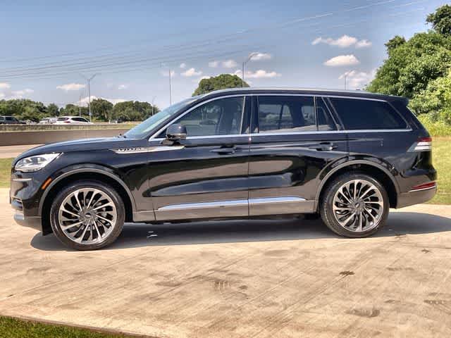 Thumbnail: 2020 Lincoln Aviator - 3