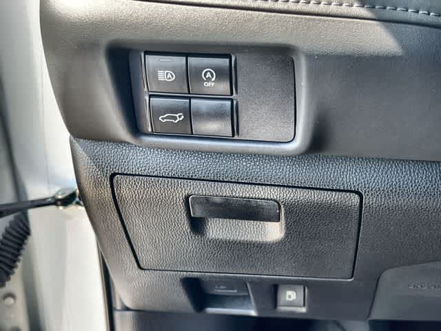 Thumbnail: 2023 Toyota Highlander - 29