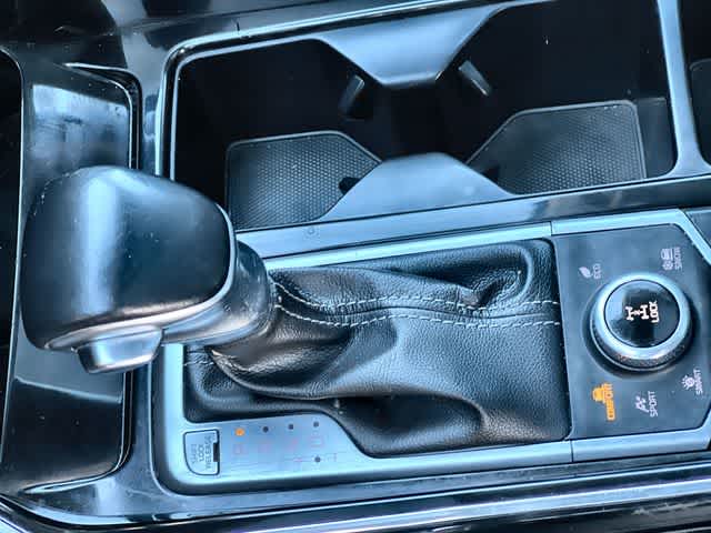 Thumbnail: 2022 Kia Sorento - 16