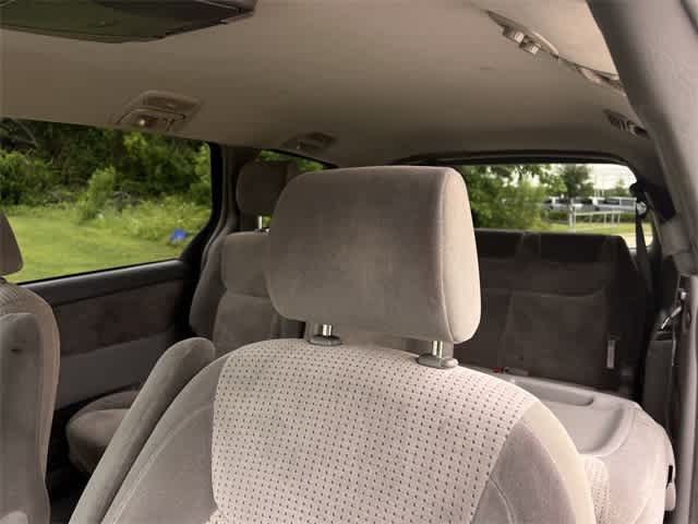 Thumbnail: 2008 Toyota Sienna - 25