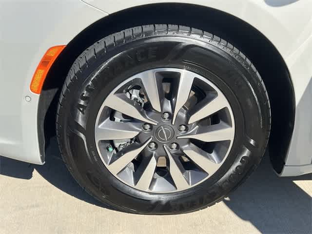 Thumbnail: 2021 Chrysler Pacifica - 9