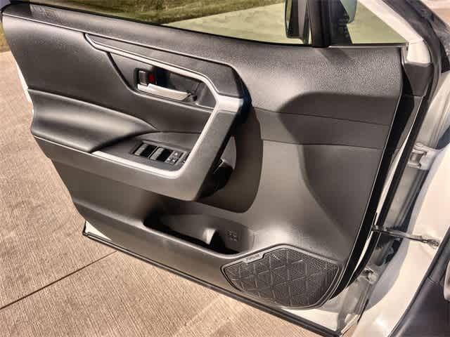 Thumbnail: 2021 Toyota RAV4 - 30