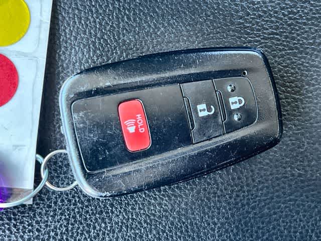 Thumbnail: 2022 Toyota RAV4 - 21