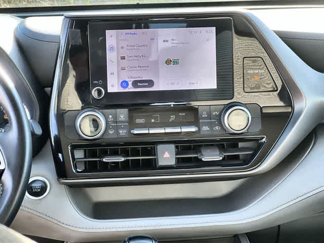 Thumbnail: 2024 Toyota Highlander - 18