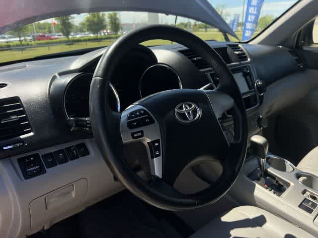 Thumbnail: 2013 Toyota Highlander - 15