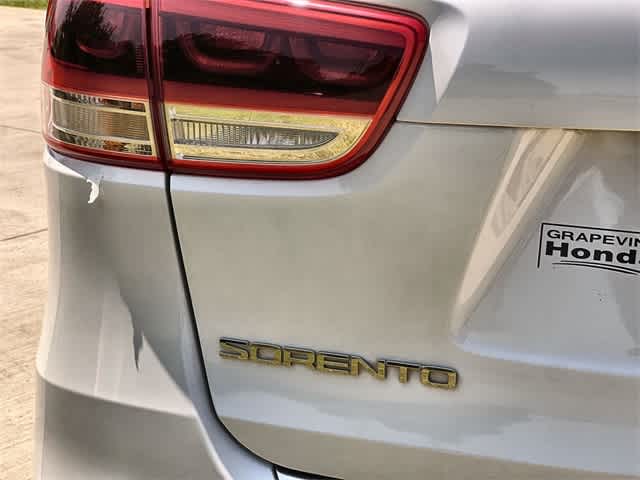 Thumbnail: 2017 Kia Sorento - 8