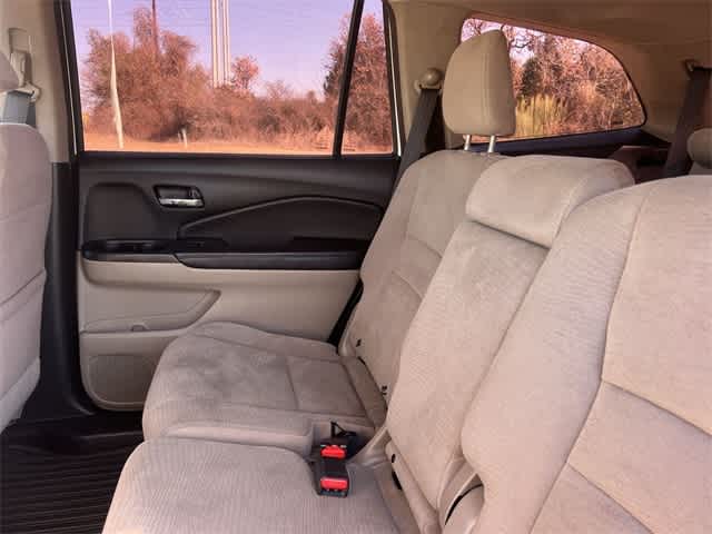 Thumbnail: 2017 Honda Pilot - 14