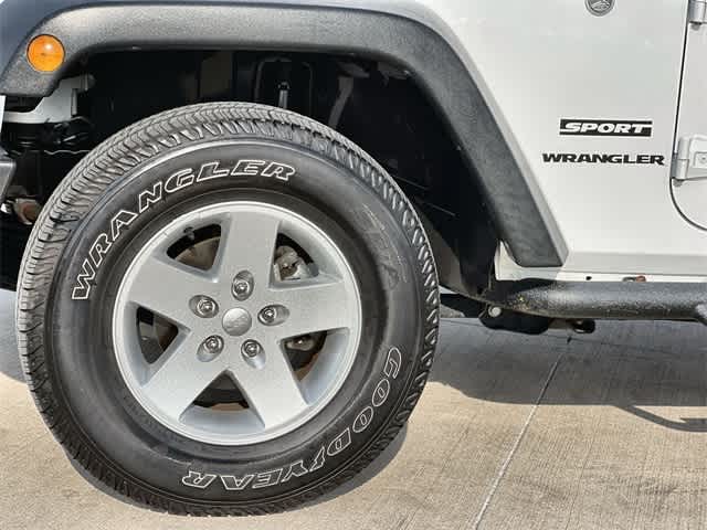 Thumbnail: 2017 Jeep Wrangler - 9