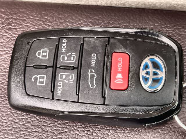 Thumbnail: 2024 Toyota Sienna - 21