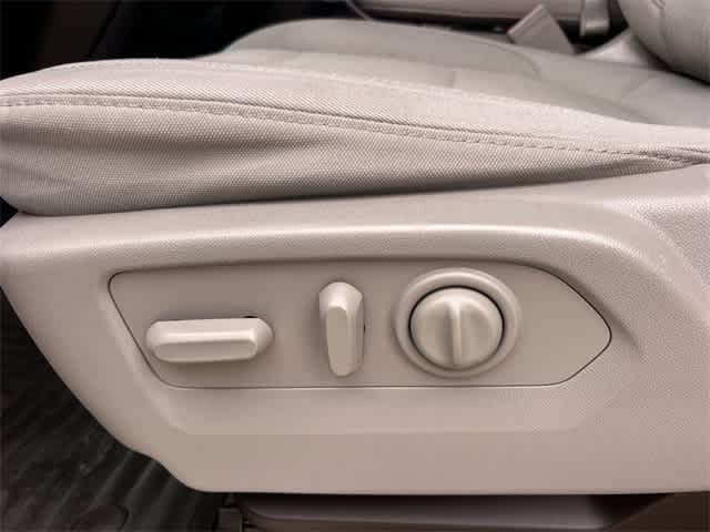 Thumbnail: 2020 Chevrolet Silverado 1500 - 31