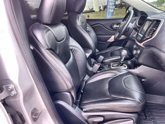 Thumbnail: 2017 Jeep Cherokee - 12