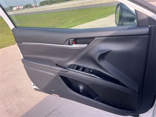 Thumbnail: 2019 Toyota Camry - 30