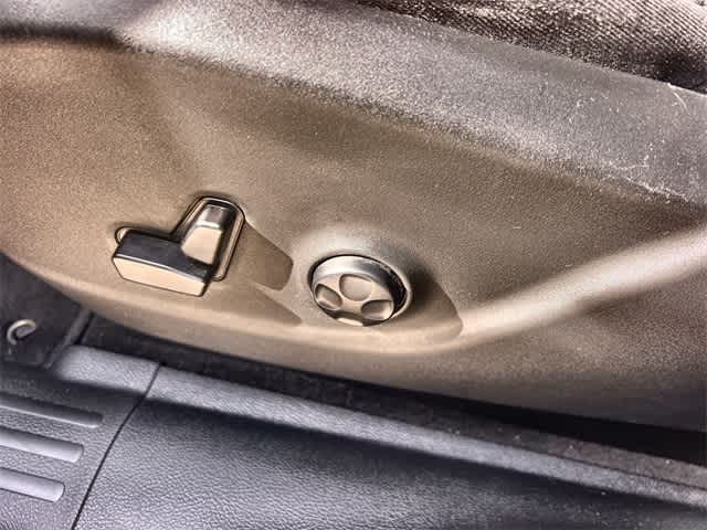 Thumbnail: 2021 Jeep Cherokee - 31