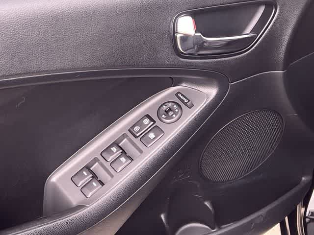 Thumbnail: 2017 Kia Forte - 30