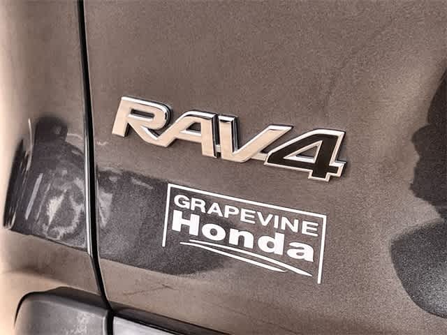 Thumbnail: 2020 Toyota RAV4 - 8