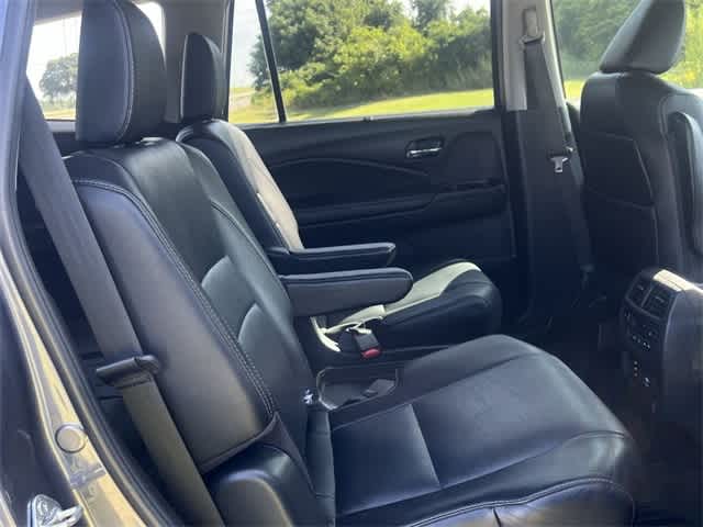 Thumbnail: 2017 Honda Pilot - 14