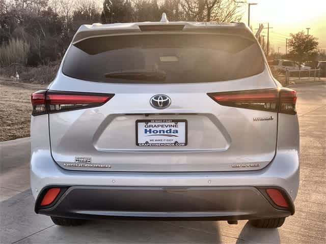 Thumbnail: 2023 Toyota Highlander - 6