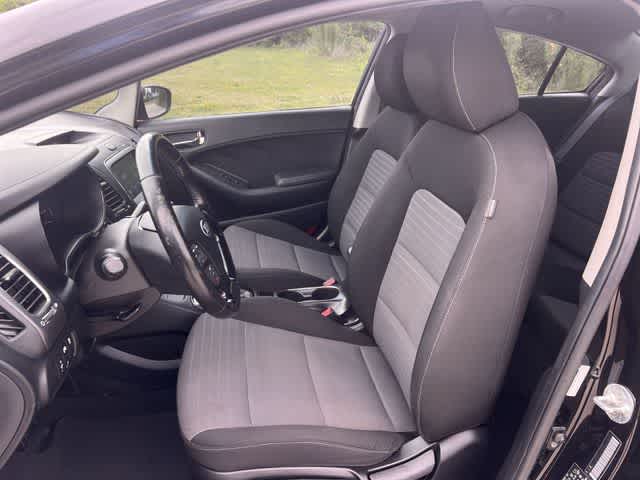 Thumbnail: 2017 Kia Forte - 11