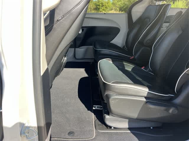 Thumbnail: 2021 Chrysler Pacifica - 32