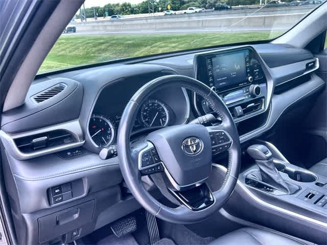 Thumbnail: 2021 Toyota Highlander - 15