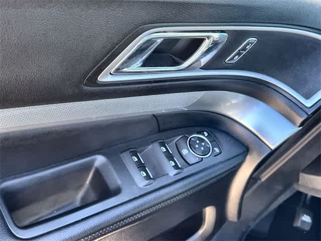 Thumbnail: 2016 Ford Explorer - 30