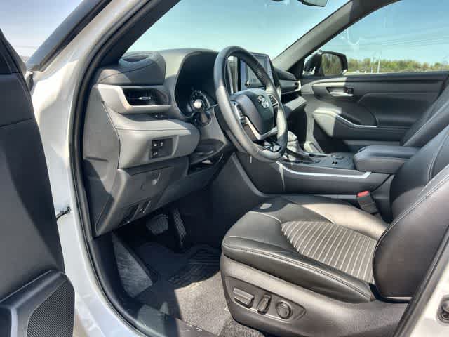 Thumbnail: 2023 Toyota Highlander - 3