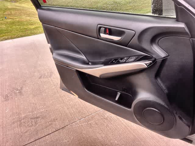 Thumbnail: 2015 Lexus IS - 30