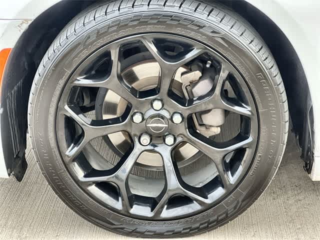 Thumbnail: 2018 Chrysler 300 - 9