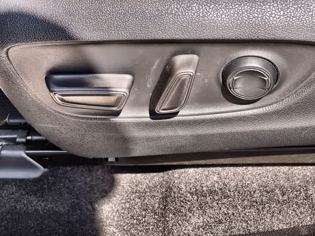 Thumbnail: 2022 Toyota RAV4 - 31