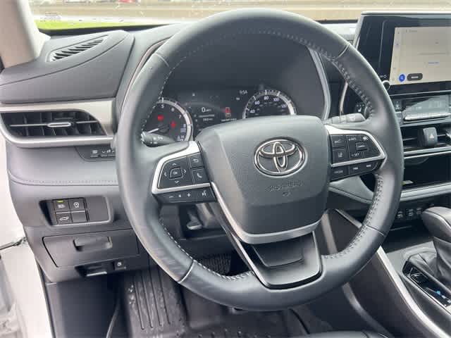 2023 Toyota Highlander L 17